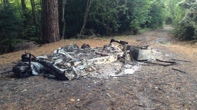 Now that was an unexpected and sad sight to see. First rule of outdoor adventure: Leave No Trace! Not sure how this burned mess came about, but I thought I highlight the 'don't be a tosser'-rule early on, the golden rule for wild campers, and ideally for life in general. Let's not spoil the experience for the next person and leave a place how we found it.